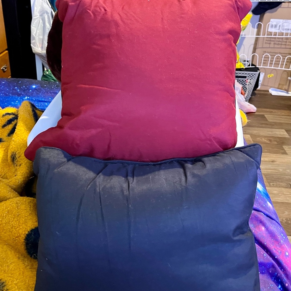 Decorative pillows - Picture 2 of 2